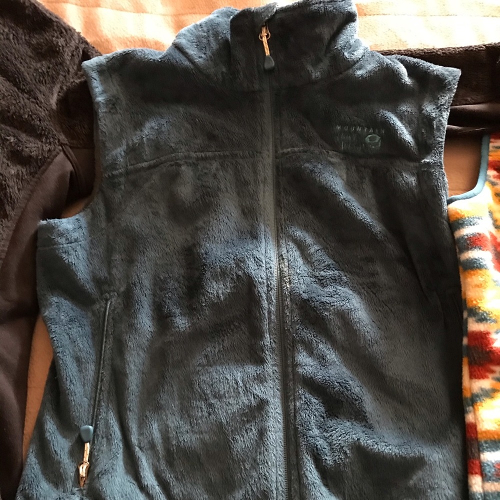 Mountain hardware fleece vests